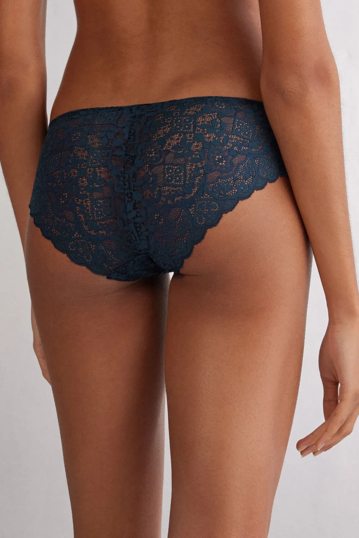 Braguita de Encaje de Talle Bajo