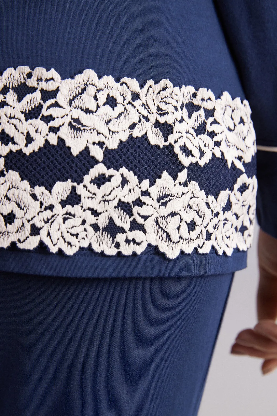 Camiseta con Abertura Frontal de Modal Pretty Flowers