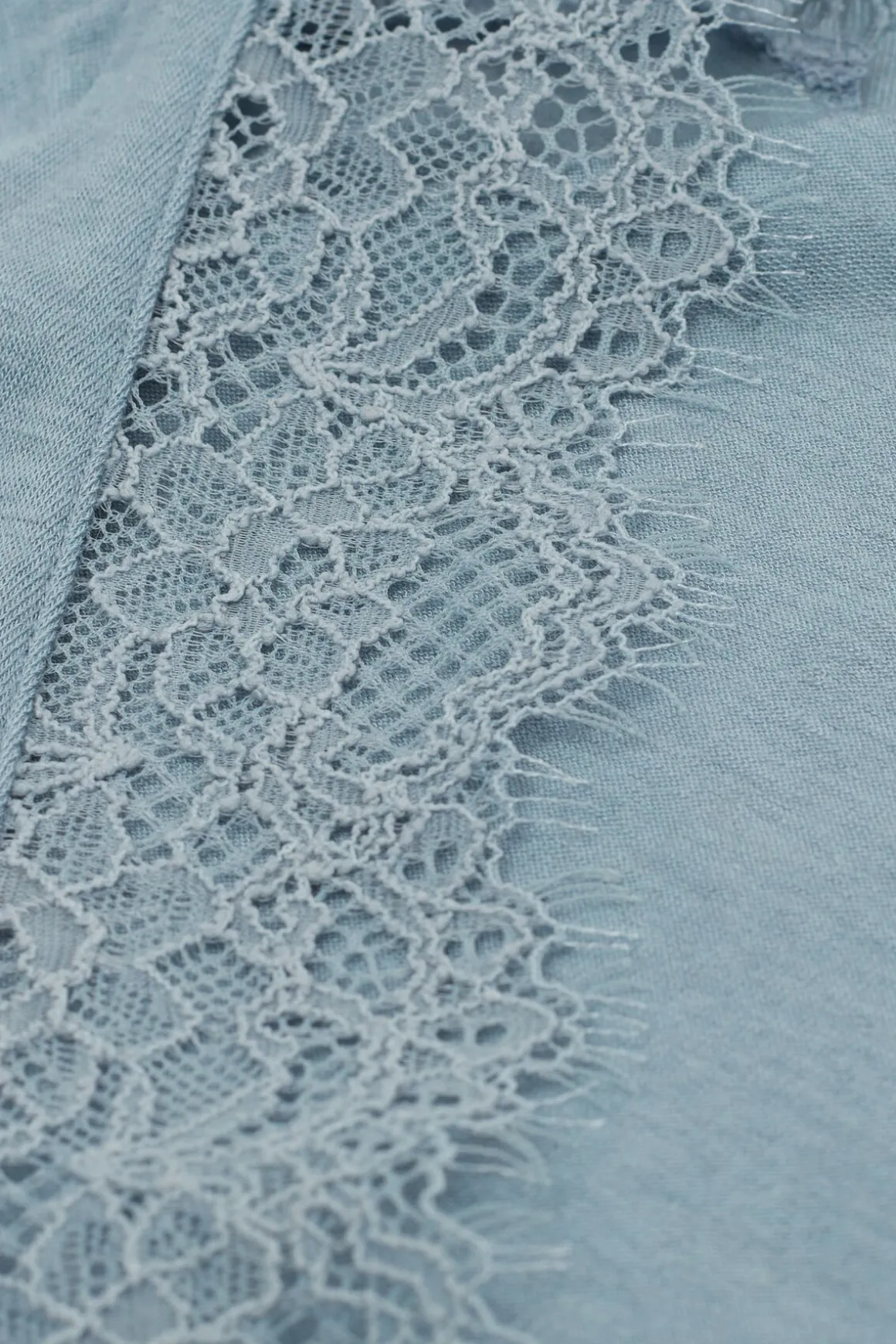 Camiseta con encaje de manga larga en modal y cashmere ultraligero