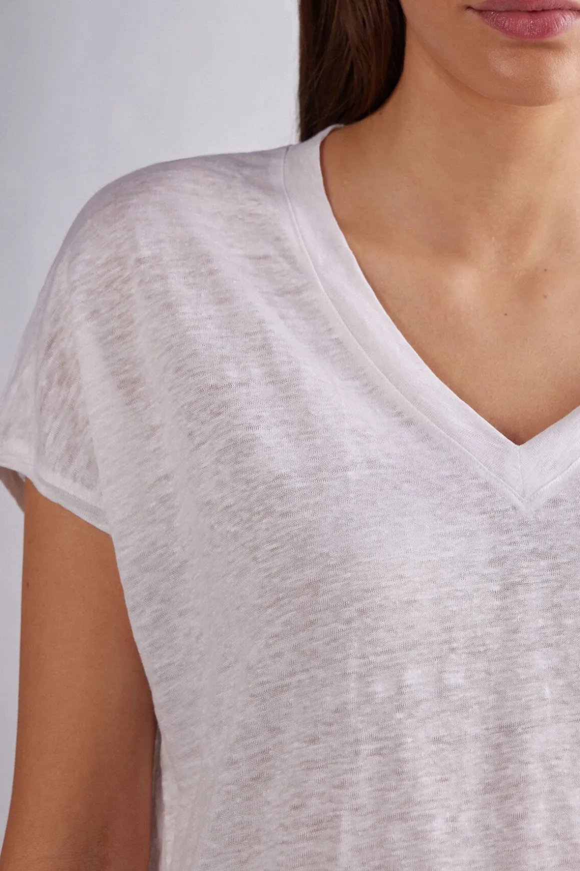 Camiseta de Manga Corta con Escote de Pico de Lino
