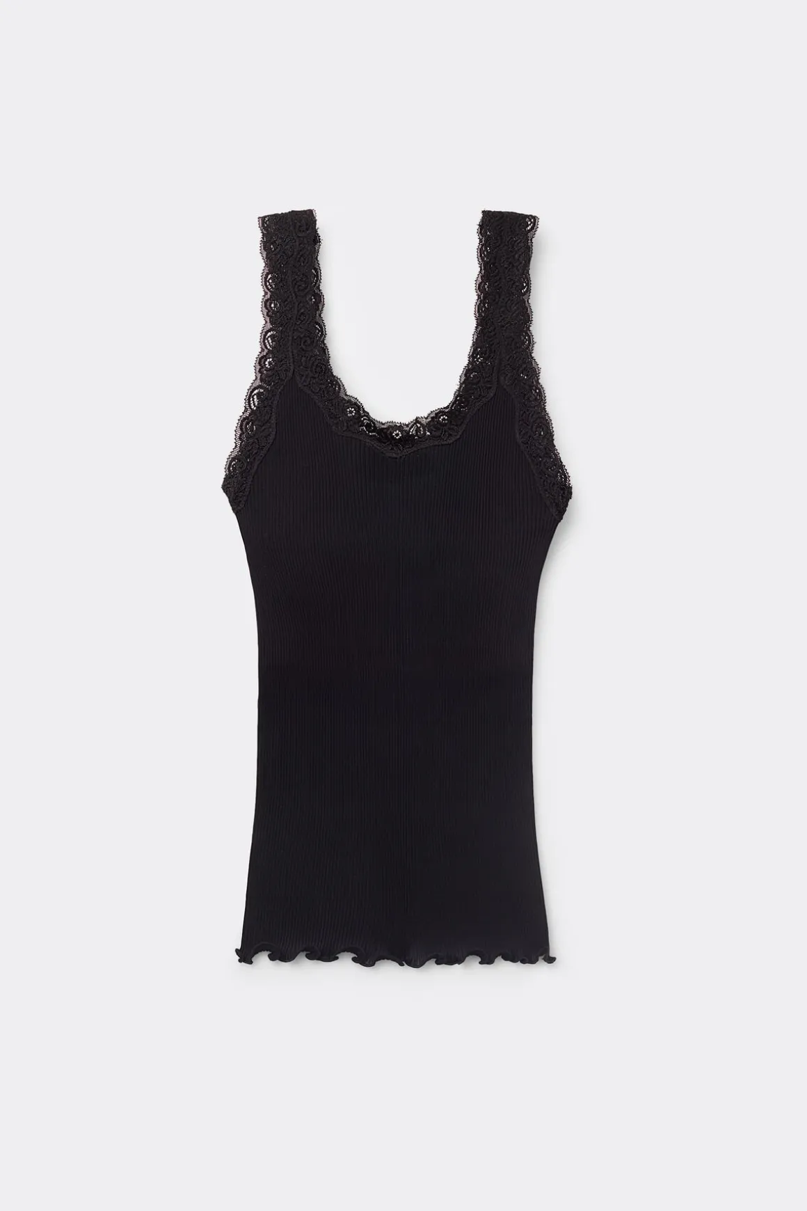 Camiseta de tirantes en seda con escote de encaje