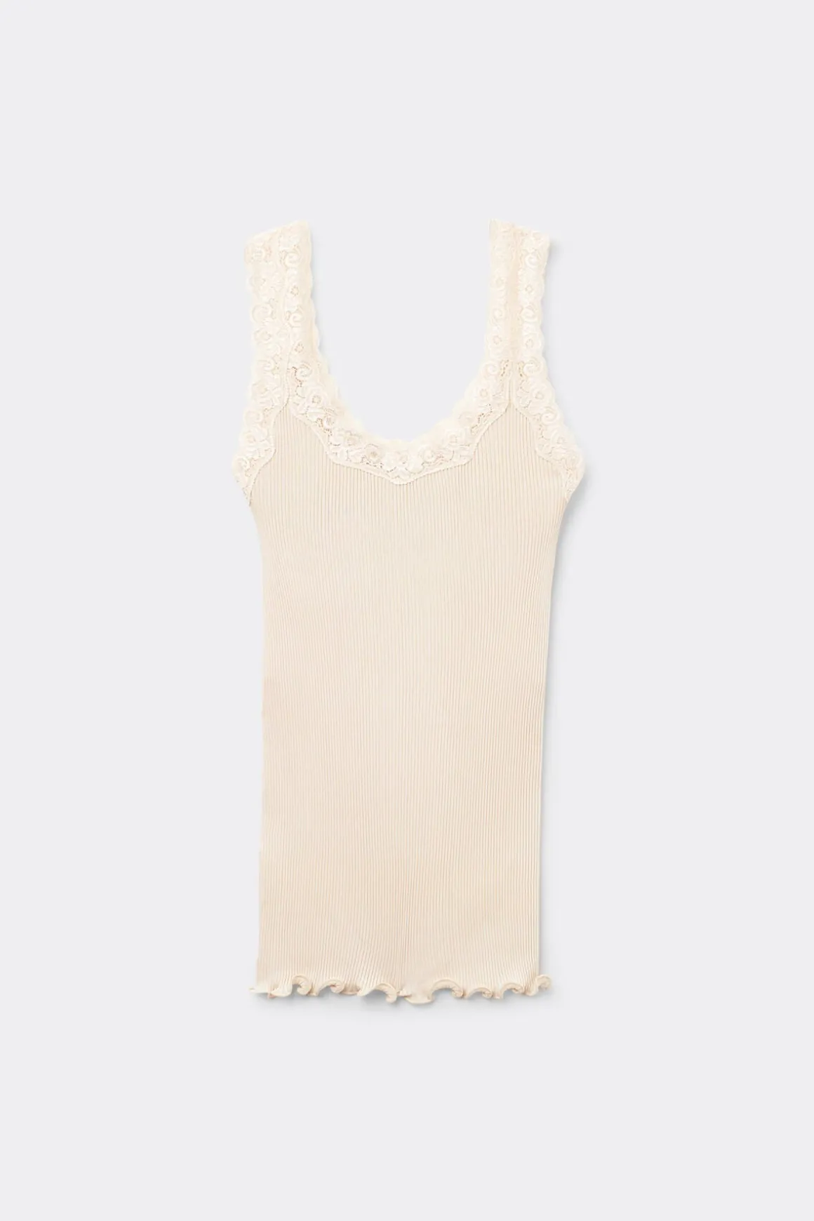 Camiseta de tirantes en seda con escote de encaje