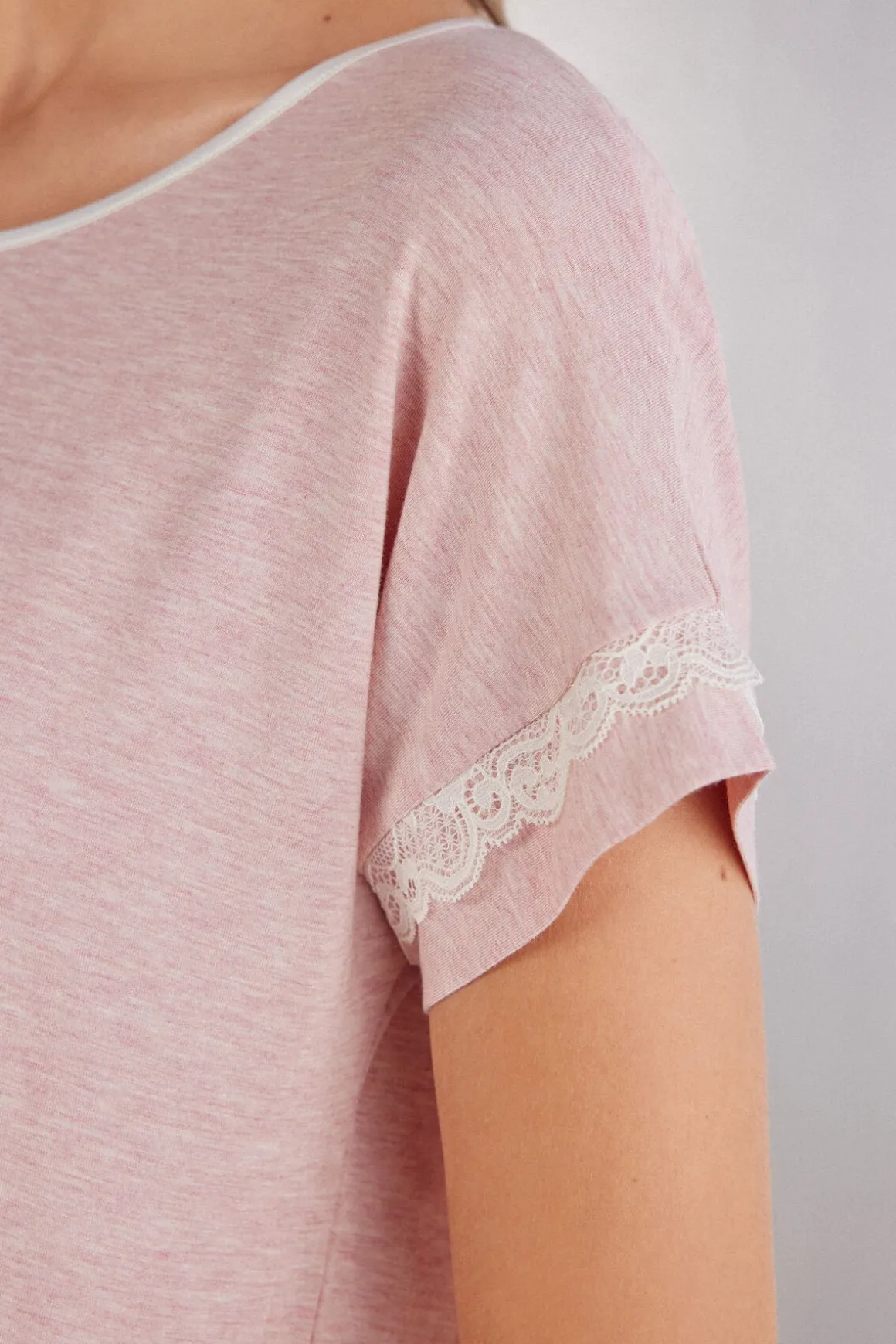 Camiseta Manga Corta Modal Detalles Encaje