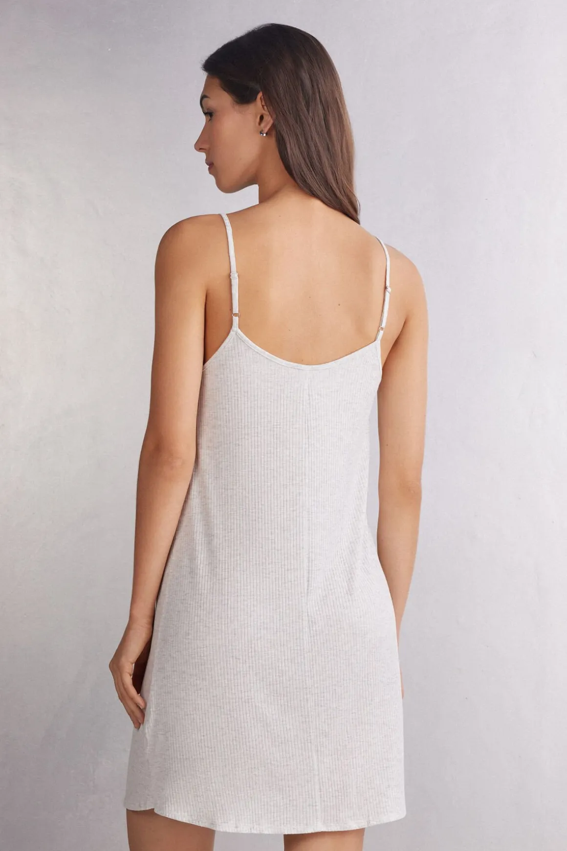 Camisón de Tirantes Finos Chic Comfort