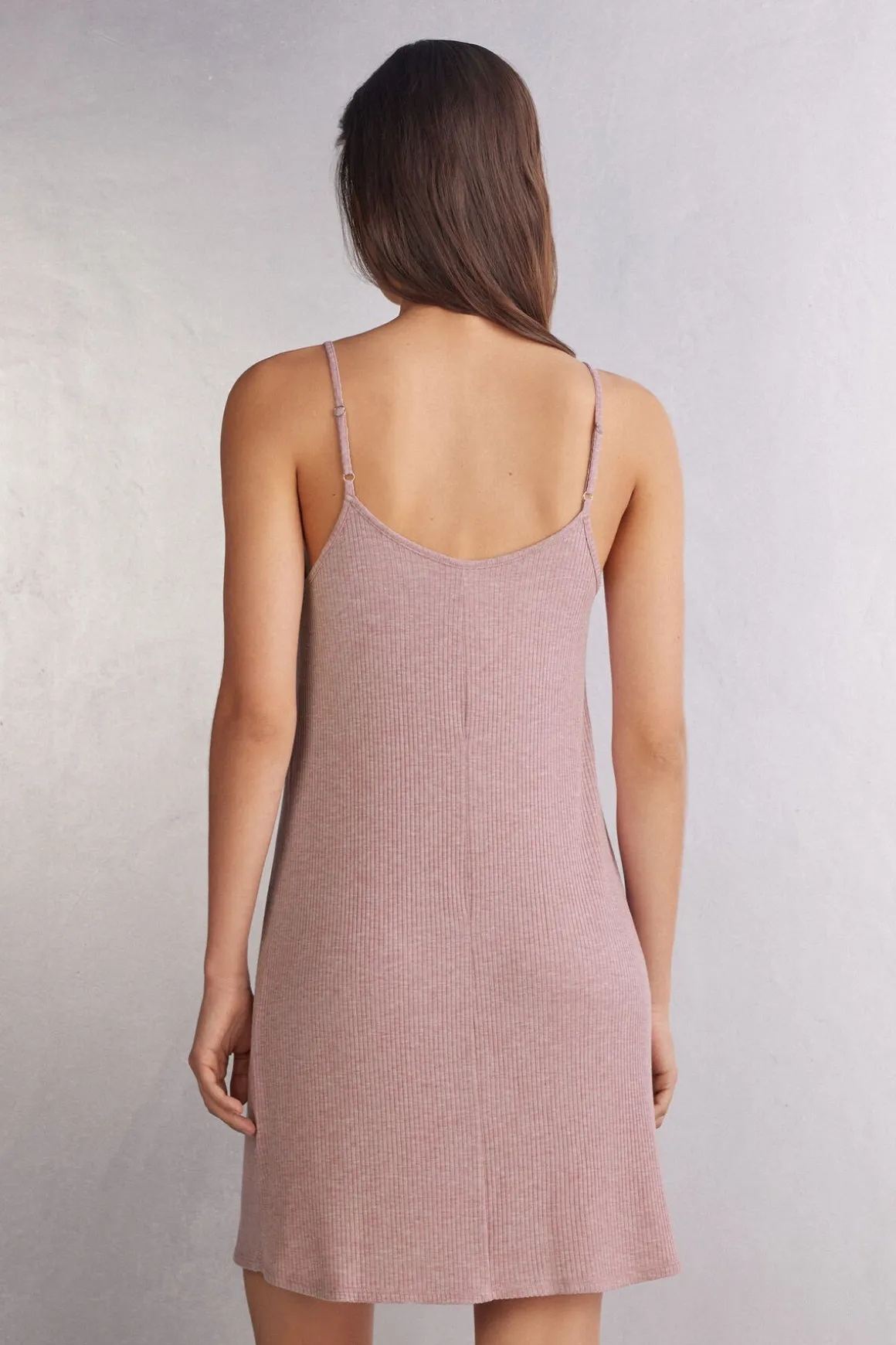 Camisón de Tirantes Finos Chic Comfort