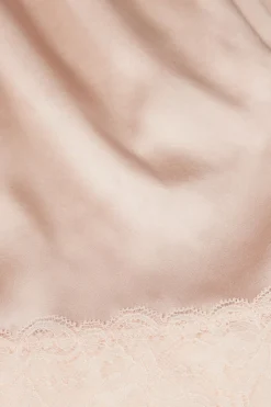 Pantalón Corto de Seda con Encaje