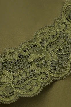 Pantalón Corto de Seda con Encaje
