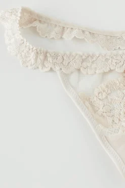 Tanga de hilo con volantes de encaje Pretty Flowers