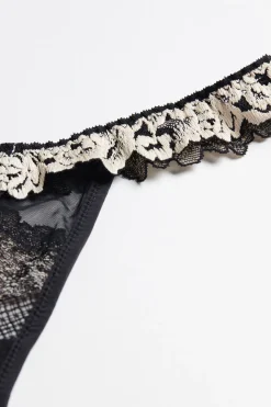 Tanga de hilo con volantes de encaje Pretty Flowers
